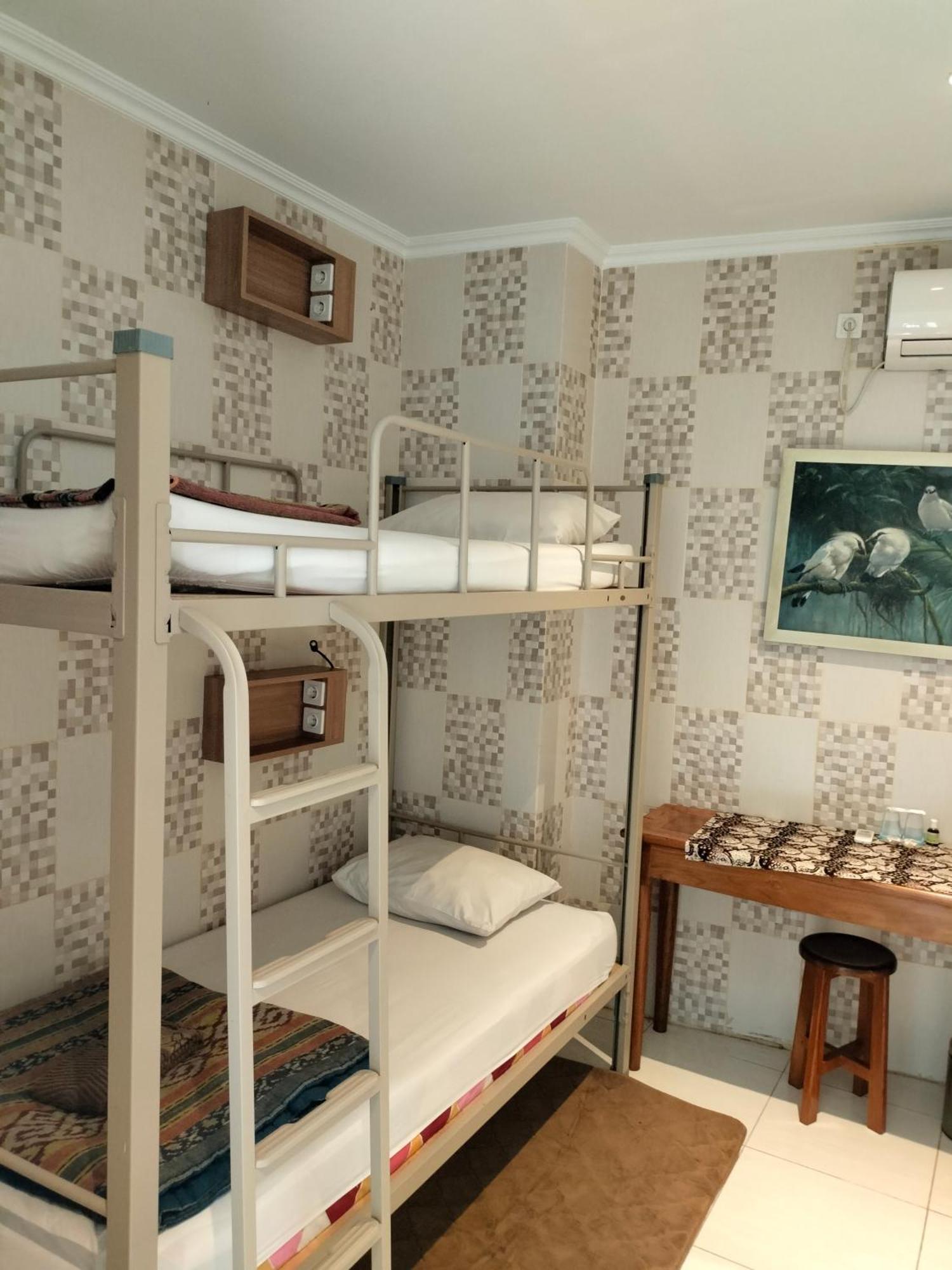 The Cabin Purwokinanti Hotel Джокьякарта Экстерьер фото